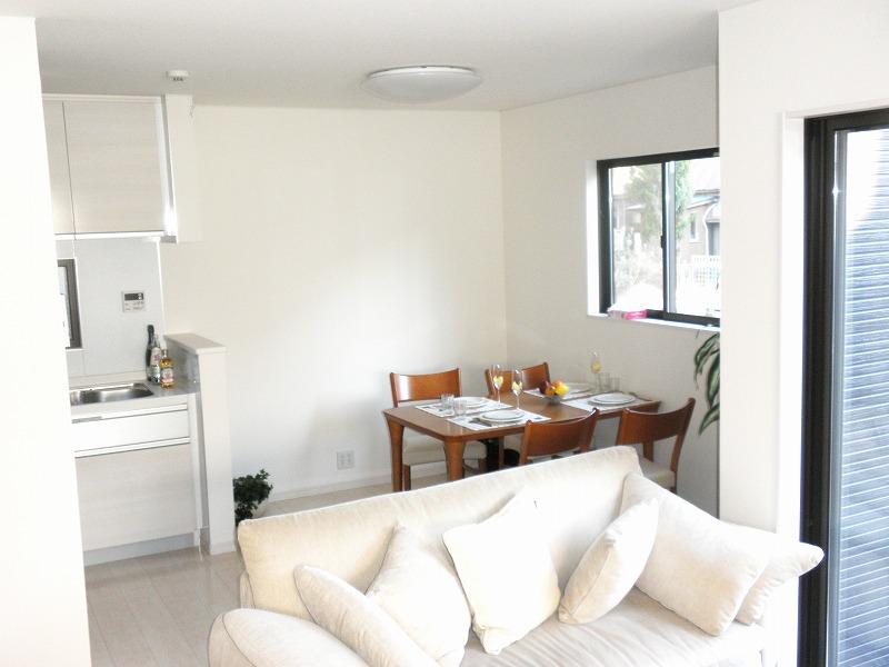 Model house photo. Long-term prime properties of Japanese-style room of Tsuzukiai in prime locations popular counter kitchen station within walking distance of the living facilities and fulfilling attractive same day of your tour Allowed listed companies construction