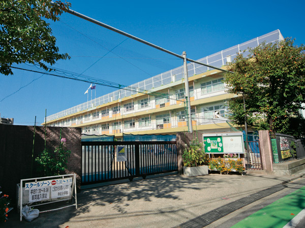 Surrounding environment. Municipal Nakamachi elementary school (about 360m ・ A 5-minute walk)