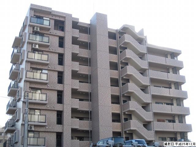 Local appearance photo. Local (May 2012) shooting