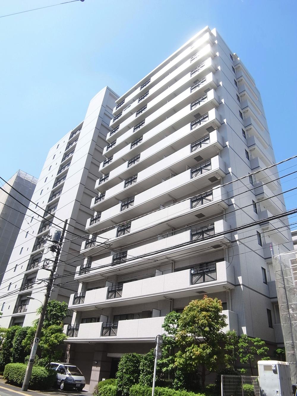 Local appearance photo. Total units 95 units of large-scale apartment (December 2013) Shooting
