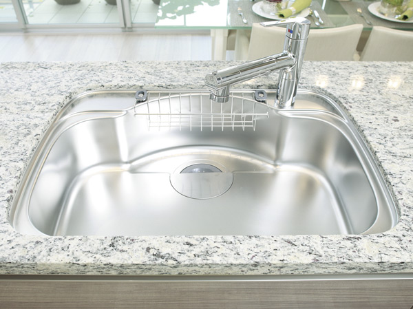 Kitchen.  [Wide sink] The kitchen sink has adopted a silent type, Reduce the sound of the water wings. It is also easy to wash wide specification, such as large pot.