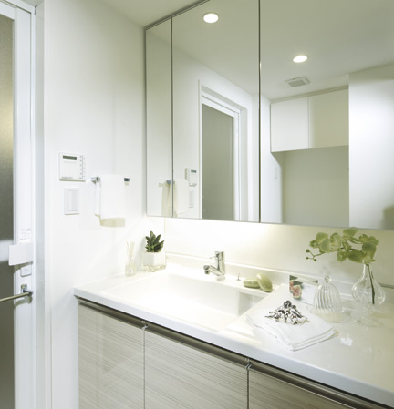 Bathing-wash room.  [DRESSING ROOM] Wash room to create the beginning of a refreshing day. Clean and easy-to-use wash room should be intended comfortable Dressing daily. Born room in a busy morning, The day begins with a refreshing mood.