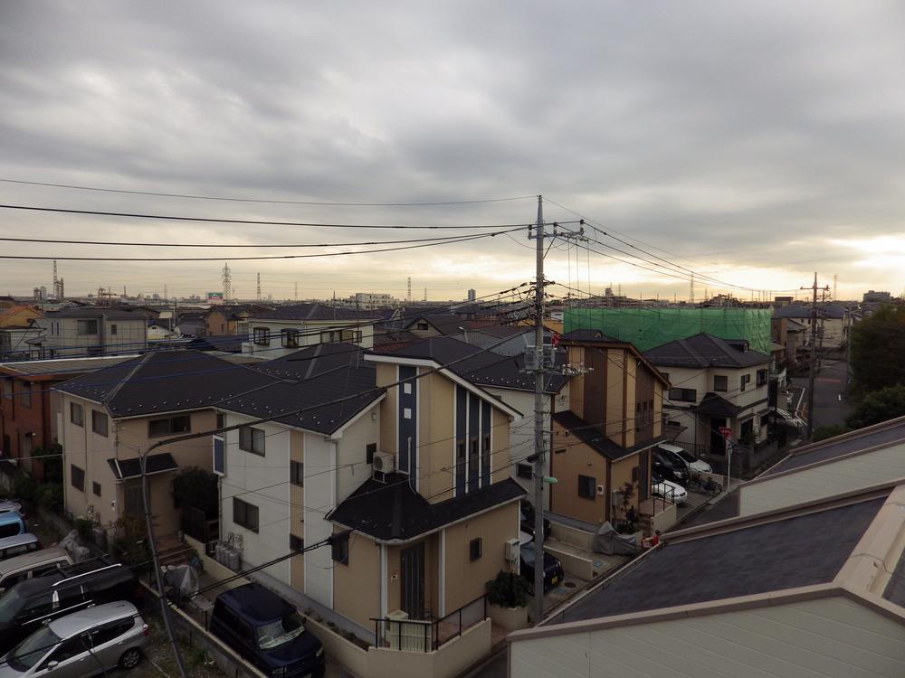 View photos from the dwelling unit. View from the site (November 2013) Shooting