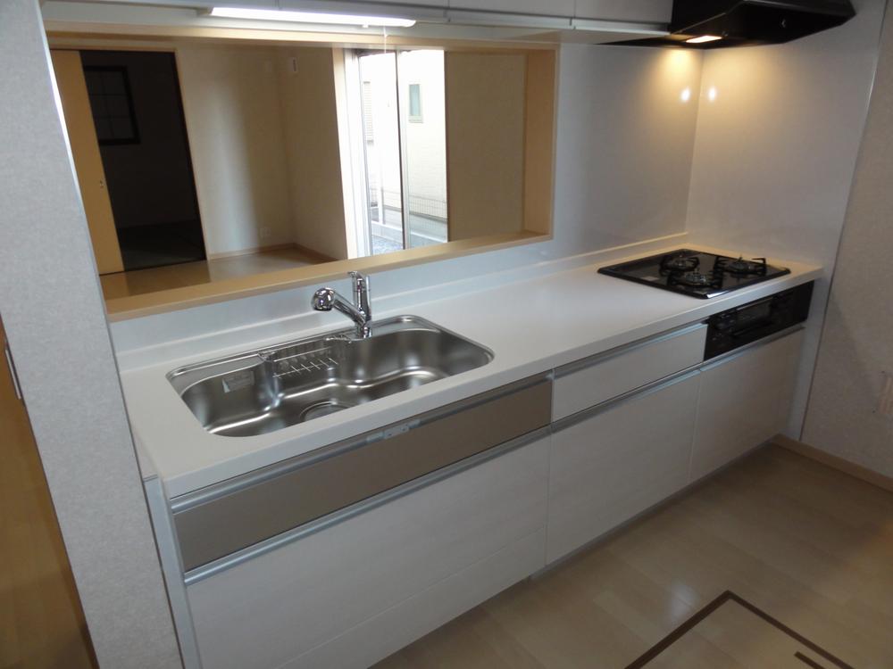 Kitchen. Indoor (11 May 2013) Shooting Face-to-face kitchen Lift down Wall Water purifier integrated faucet