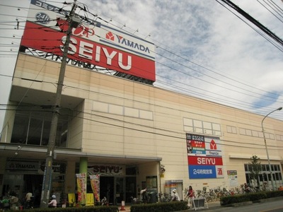 Supermarket. Seiyu to (super) 775m