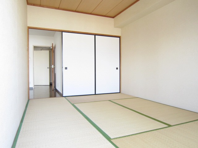 Living and room. Storage with Japanese-style room.