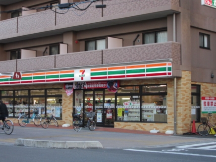 Convenience store. Seven-Eleven Kawaguchi 4-chome up (convenience store) 124m