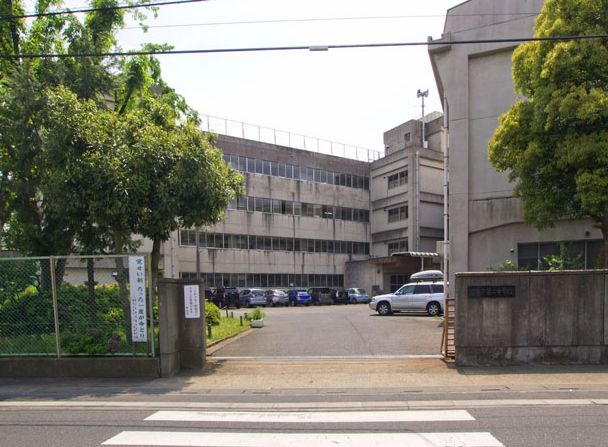 Junior high school. 836m up to municipal first junior high school (junior high school)