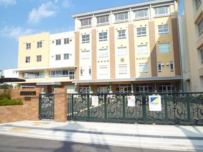 Primary school. 260m until Kawaguchi Honcho Elementary School