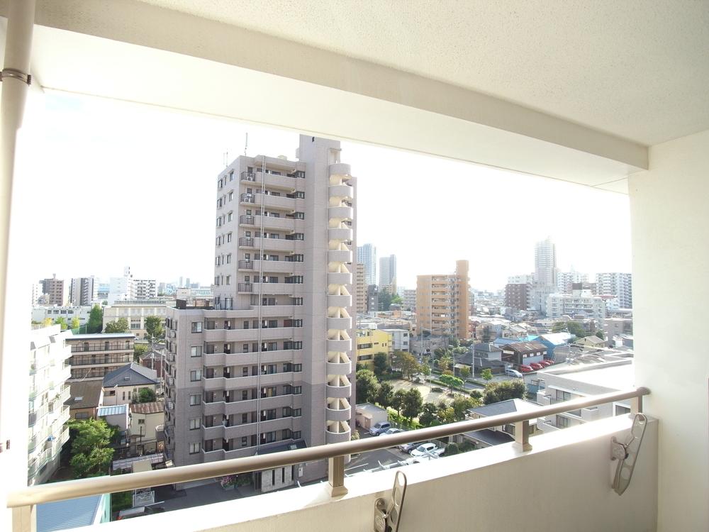 View photos from the dwelling unit. Because it is the eighth floor of the south-facing, View is also day also good.