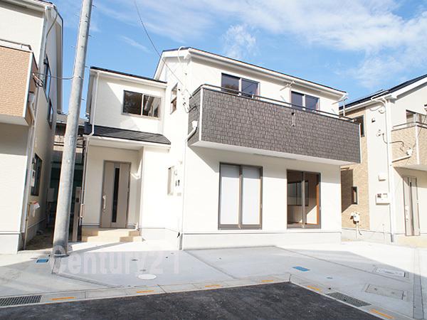 Local appearance photo. With households and environmentally friendly solar power generation system housing 2013 / 11 / 1 shooting