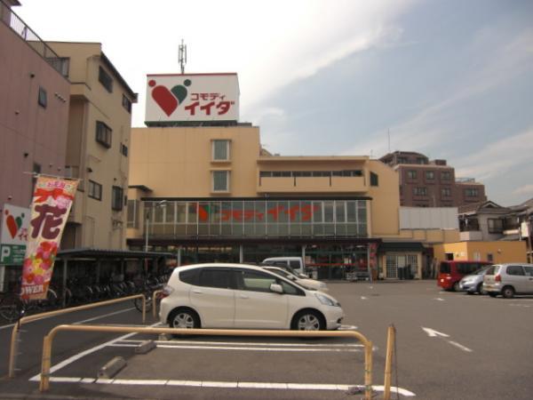 Shopping centre. Shopping center 500m