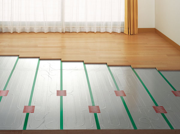 Other.  [Gas hot water floor heating] living ・ It employs a hot-water floor heating in the dining. Without causing the wind to wind up the dust, It warms to clean from feet. (More than the published photograph of the same specifications)