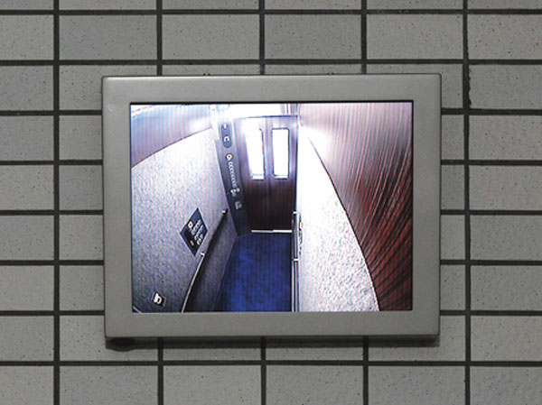 Security.  [Elevator Security Monitor] With installing a security camera monitor on the first floor of the elevator landing, Consideration of crime prevention in the elevator, We established the security cameras in the elevator.  ※ Monitor photo of, It is fitting synthetic.