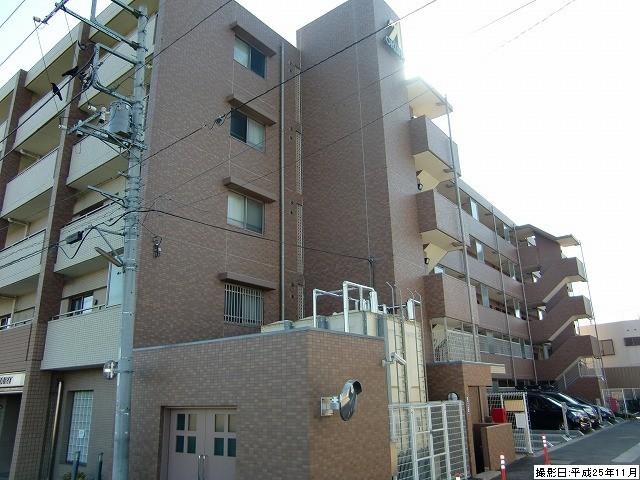 Local appearance photo. Local (11 May 2013) Shooting