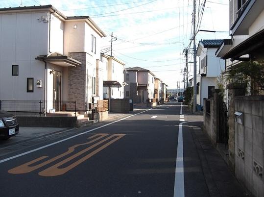 Local photos, including front road. Frontal road