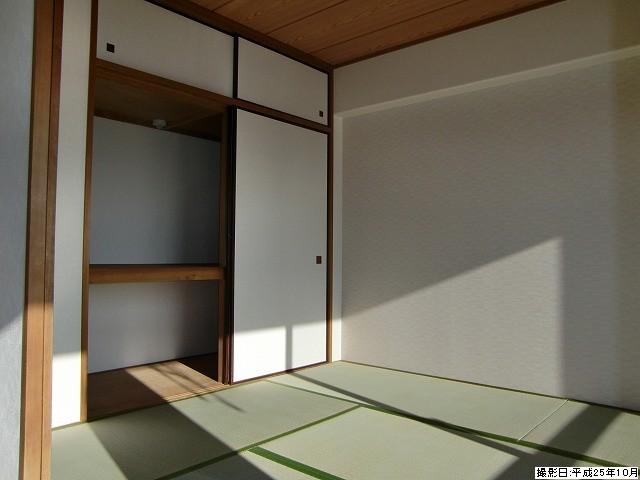 Non-living room. Indoor (10 May 2013) Shooting