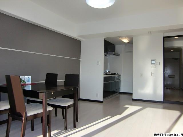 Kitchen. Indoor (10 May 2013) Shooting