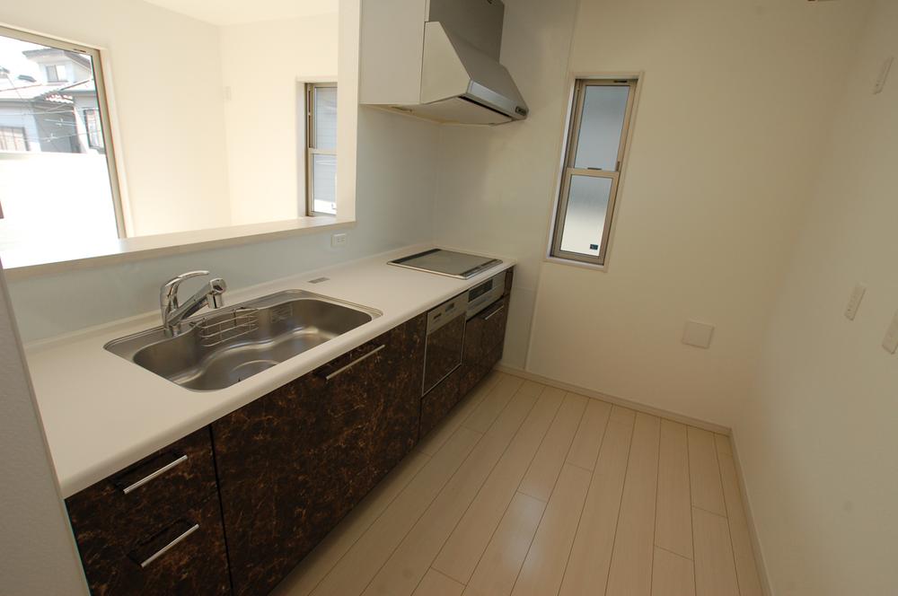 Same specifications photo (kitchen). Takara is proud of the kitchen made of standard considering the usability. Of course, we also adopted, such as the bottom plate of the popularity of Takara enamel kitchen panel. Soft motion is also standard equipment.