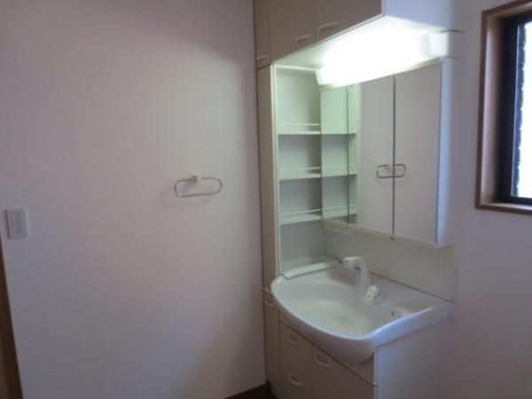Wash basin, toilet