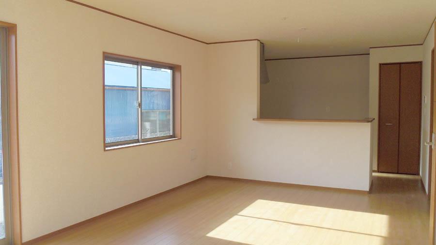 Living. Was building completed. Such as the actual image from per yang, We have to wait all the time so you can see directly.