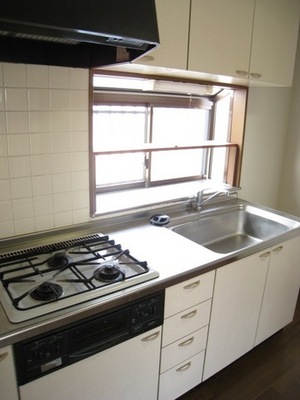 Kitchen. With window ・ 3-neck system Kitchen