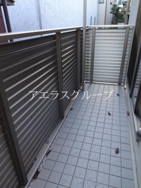 Balcony. wide, Jose you a lot laundry.