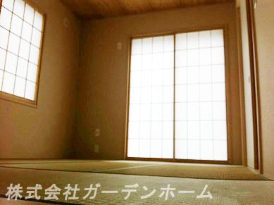 Model house photo. Or Japanese-style room are you feeling as the drawing room