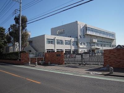 Junior high school. 1500m until Kawaguchi Municipal Motogo junior high school