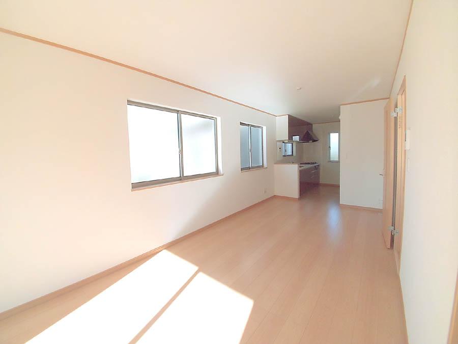 Living. Was building completed. Such as the actual image from per yang, We have to wait all the time so you can see directly.