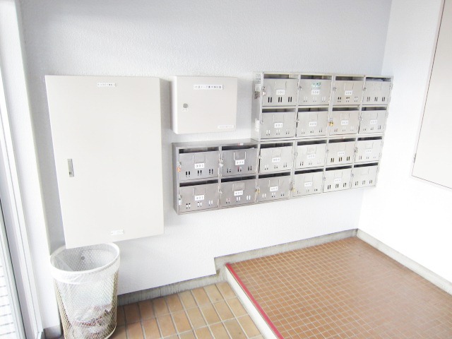lobby. Set mail BOX