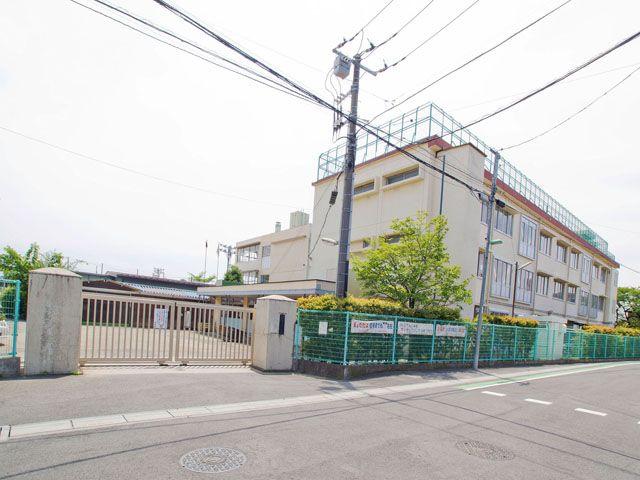 Primary school. 405m to Maekawa elementary school