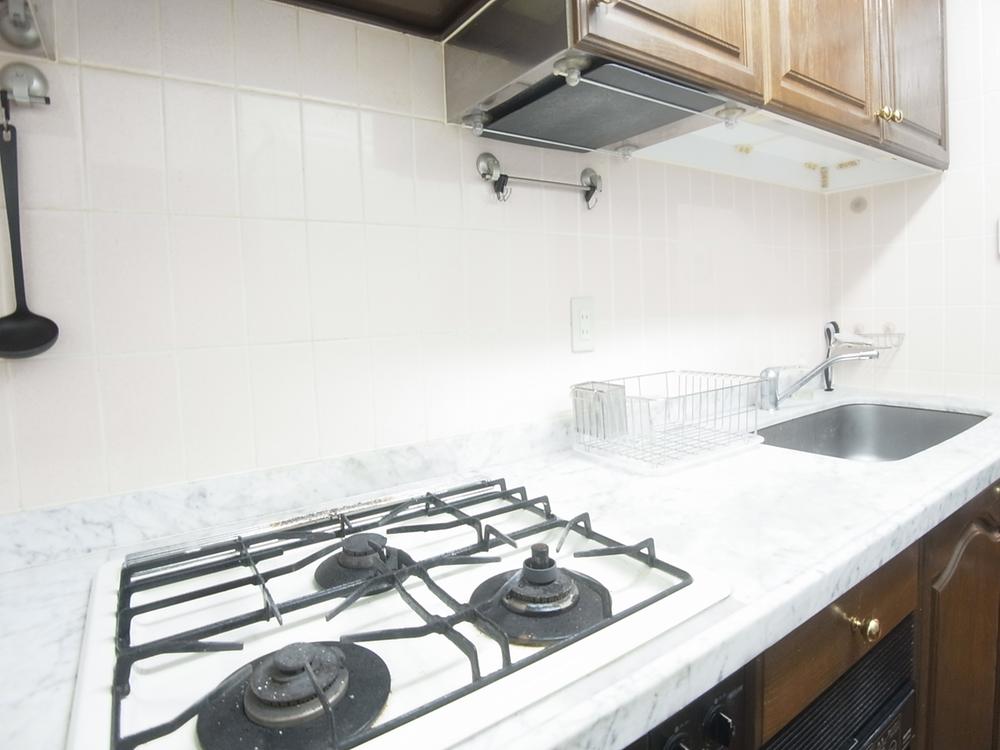 Kitchen. Indoor (10 May 2013) Shooting