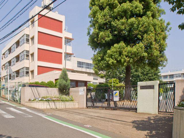 Primary school. Totsuka to elementary school 980m