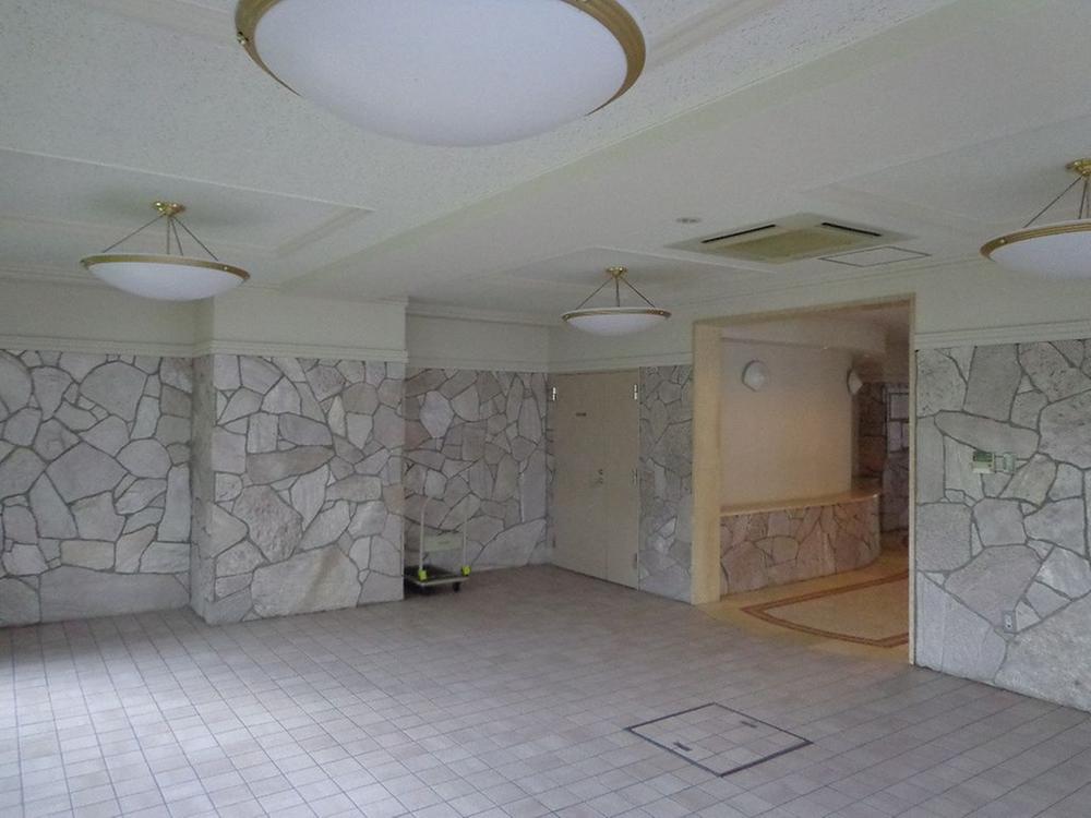 Entrance. Common areas