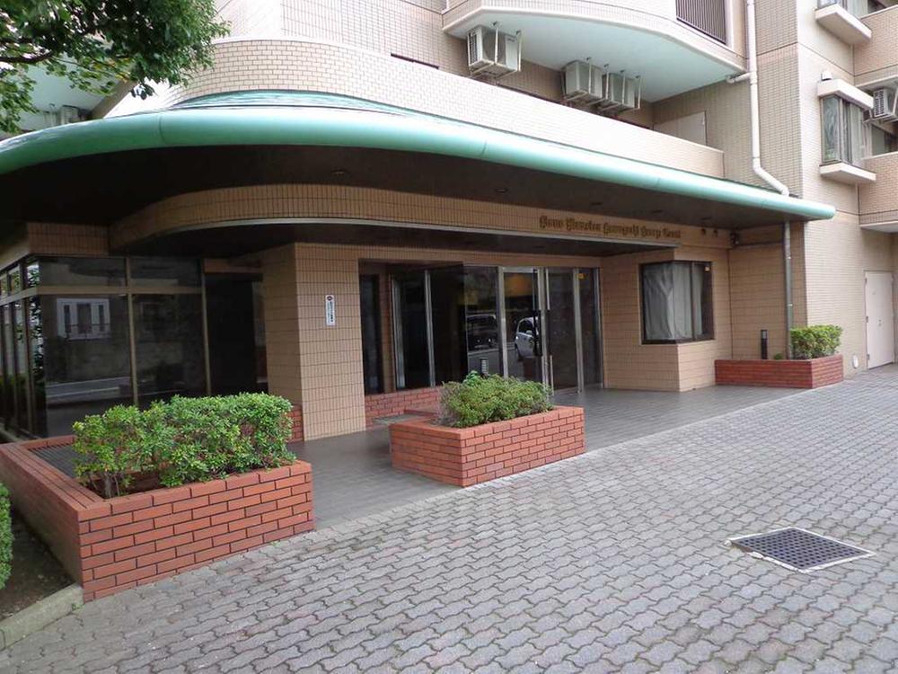 Entrance. Common areas