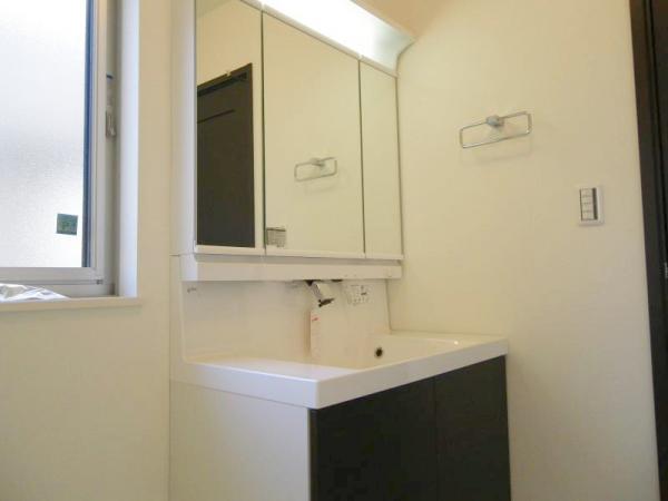 Wash basin, toilet