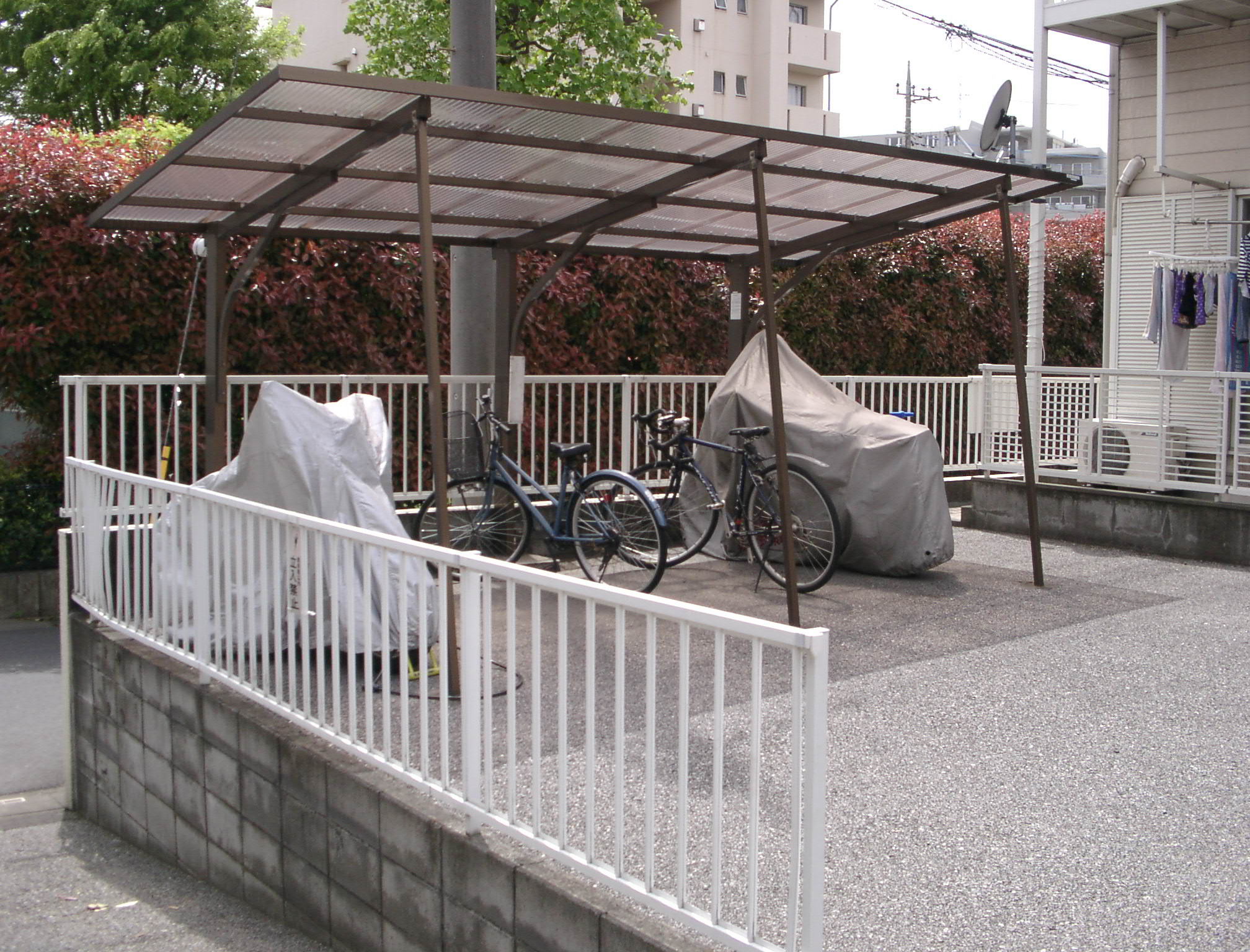 Other common areas. On-site bicycle parking lot equipped.