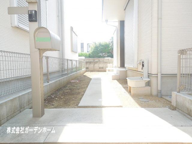 Entrance. ☆ There are two cars physician car space wide over ☆
