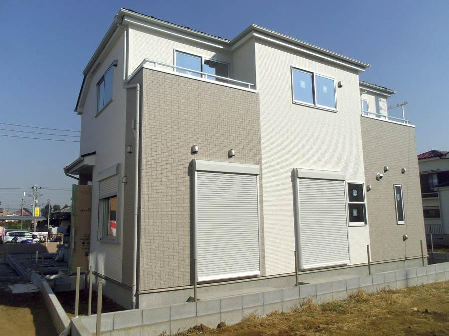 Local photos, including front road. We offer the same use the finished model house of this property. Please feel free to contact us.