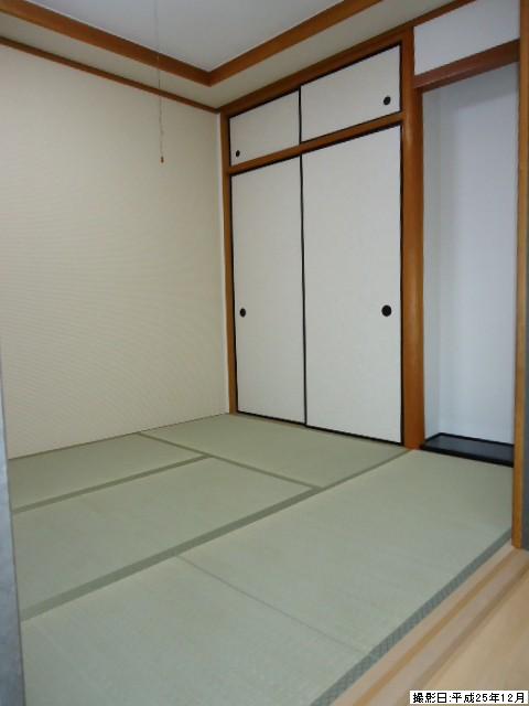 Non-living room. Indoor (12 May 2013) Shooting