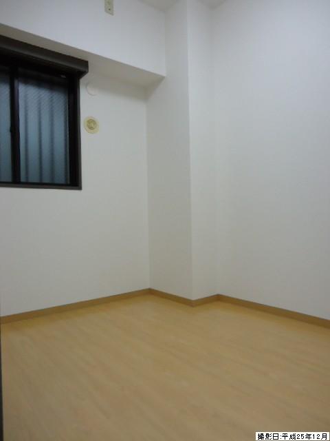 Non-living room. Indoor (12 May 2013) Shooting