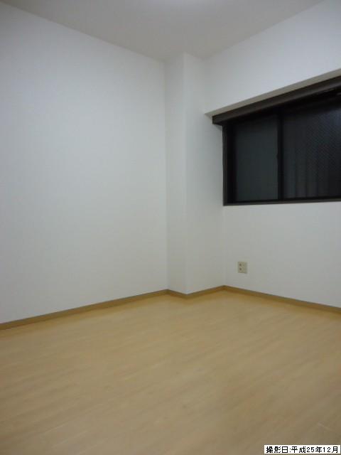 Non-living room. Indoor (12 May 2013) Shooting