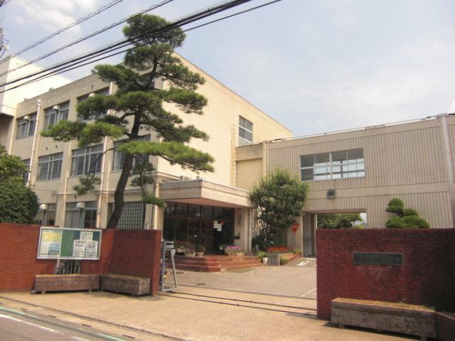 Junior high school. 1300m until Kawaguchi Municipal Totsuka junior high school