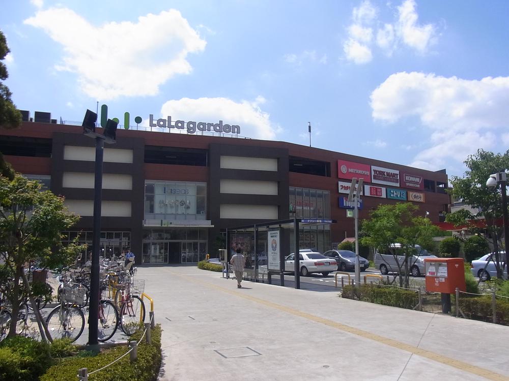 Shopping centre. 695m until Lara Garden Kawaguchi