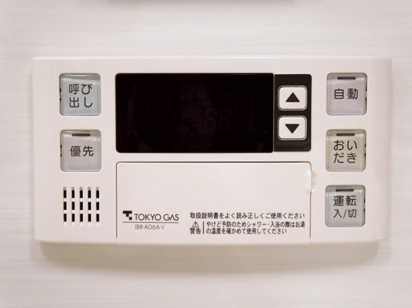 Bathing-wash room.  [Otobasu] Reheating from hot water clad in switch, Adopted Otobasu to perform the thermal insulation in the automatic. It is also possible that all of the operation from the kitchen of the remote control.