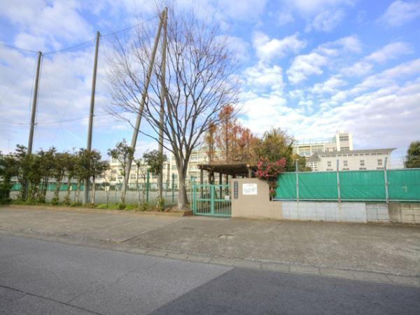 Junior high school. 600m to the West Junior High School