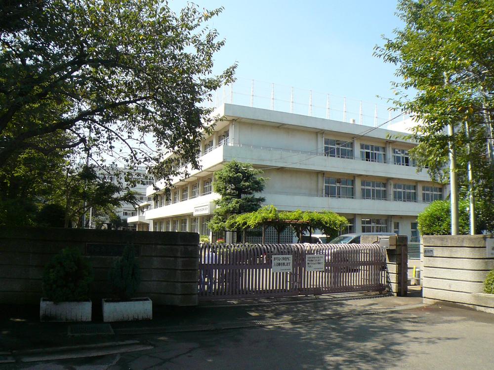 Junior high school. 639m until Kawaguchi Tatsunishi junior high school