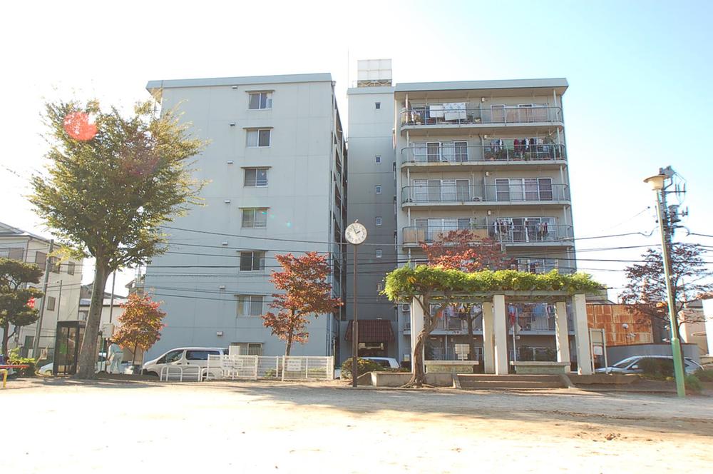 Local appearance photo. Local (11 May 2013) Shooting