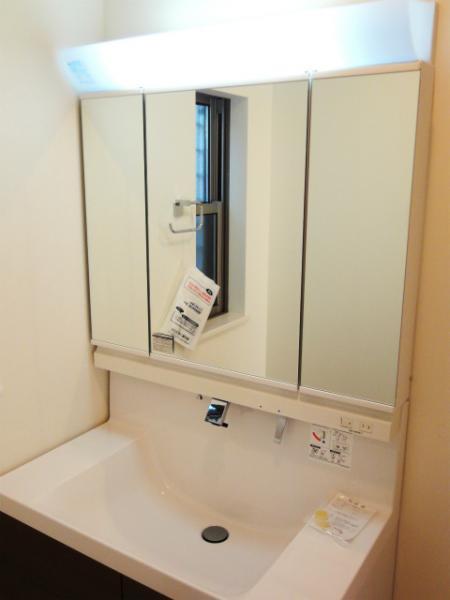 Wash basin, toilet